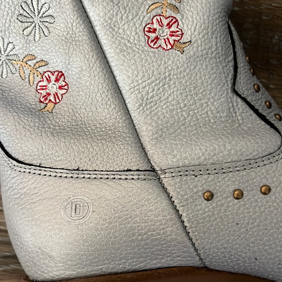 NWT Dingo Boots Women's Poppy Fashion Boot, Silver, 11 - Picture 7 of 9
